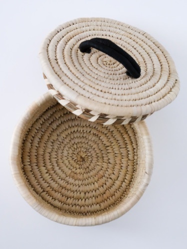 Sabai Lidded Basket M / Natural × Black