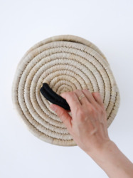 Sabai Lidded Basket M / Natural × Black