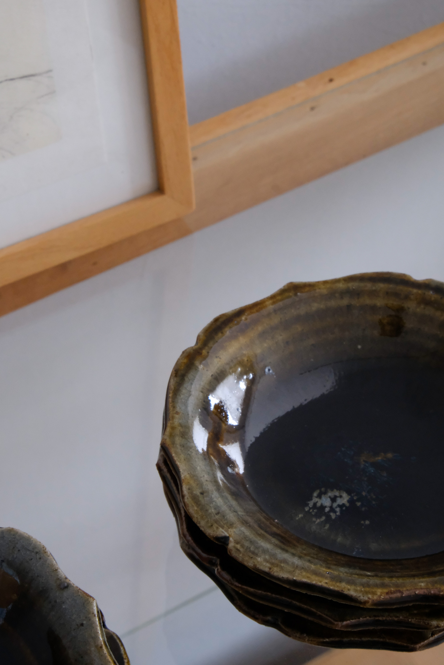 青灰稜花四寸皿