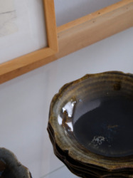 青灰稜花四寸皿