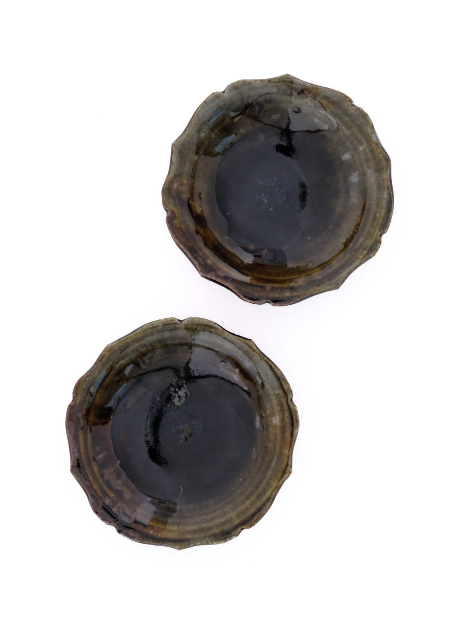 青灰稜花四寸皿