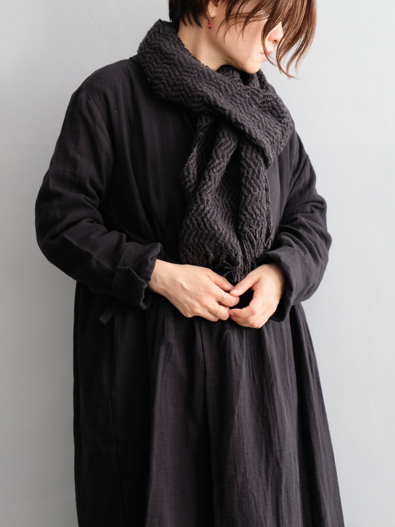 ガラ紡 Muffler Stole Heringbone / Charcoal Black