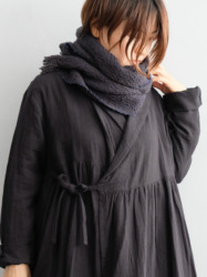 ガラ紡 Muffler Stole Heringbone / Charcoal Navy