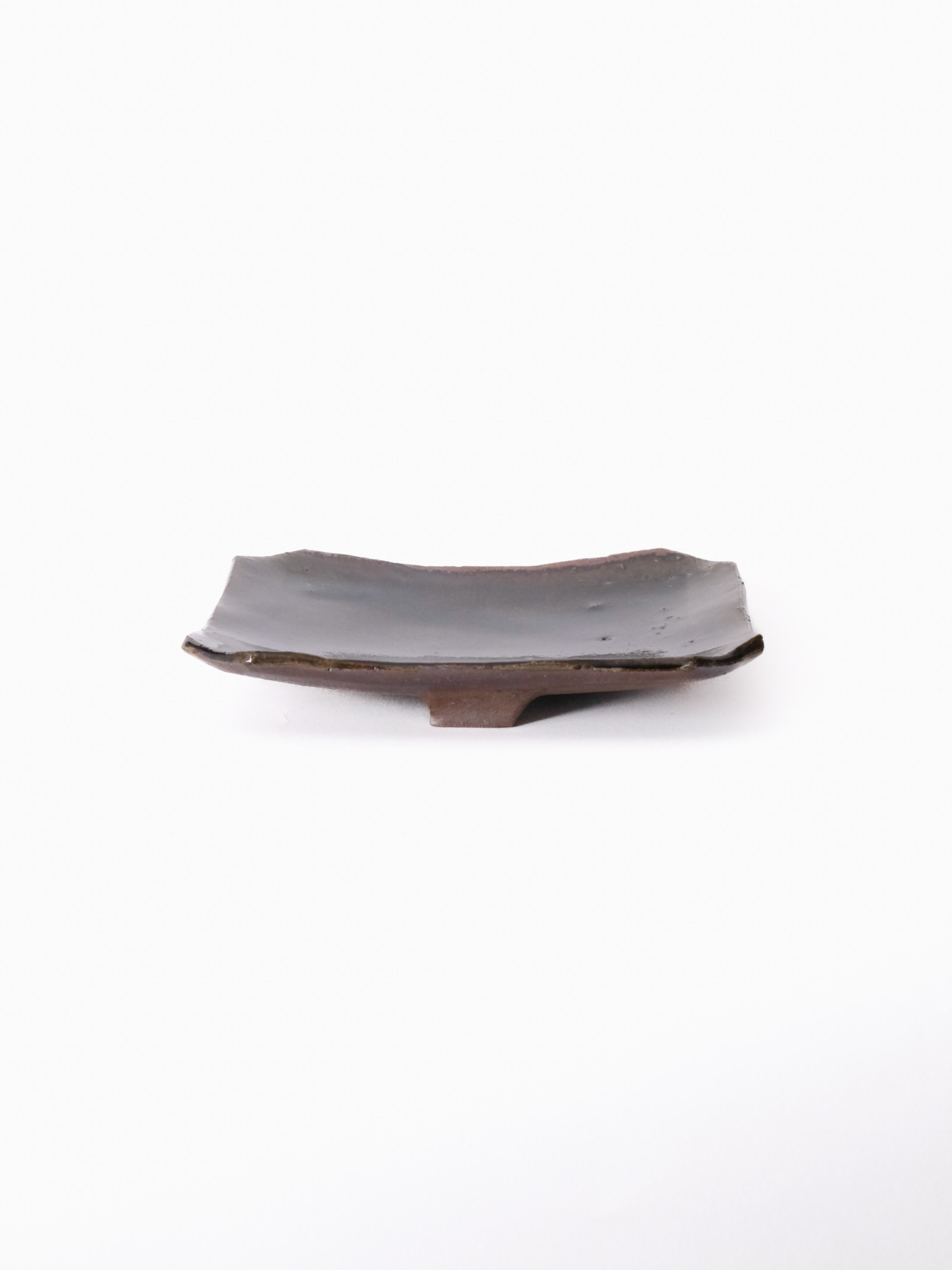 青灰隅切三ッ足皿