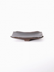 青灰隅切三ッ足皿