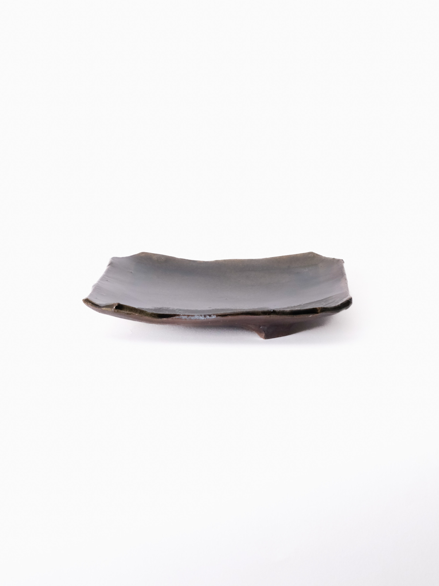 青灰隅切三ッ足皿