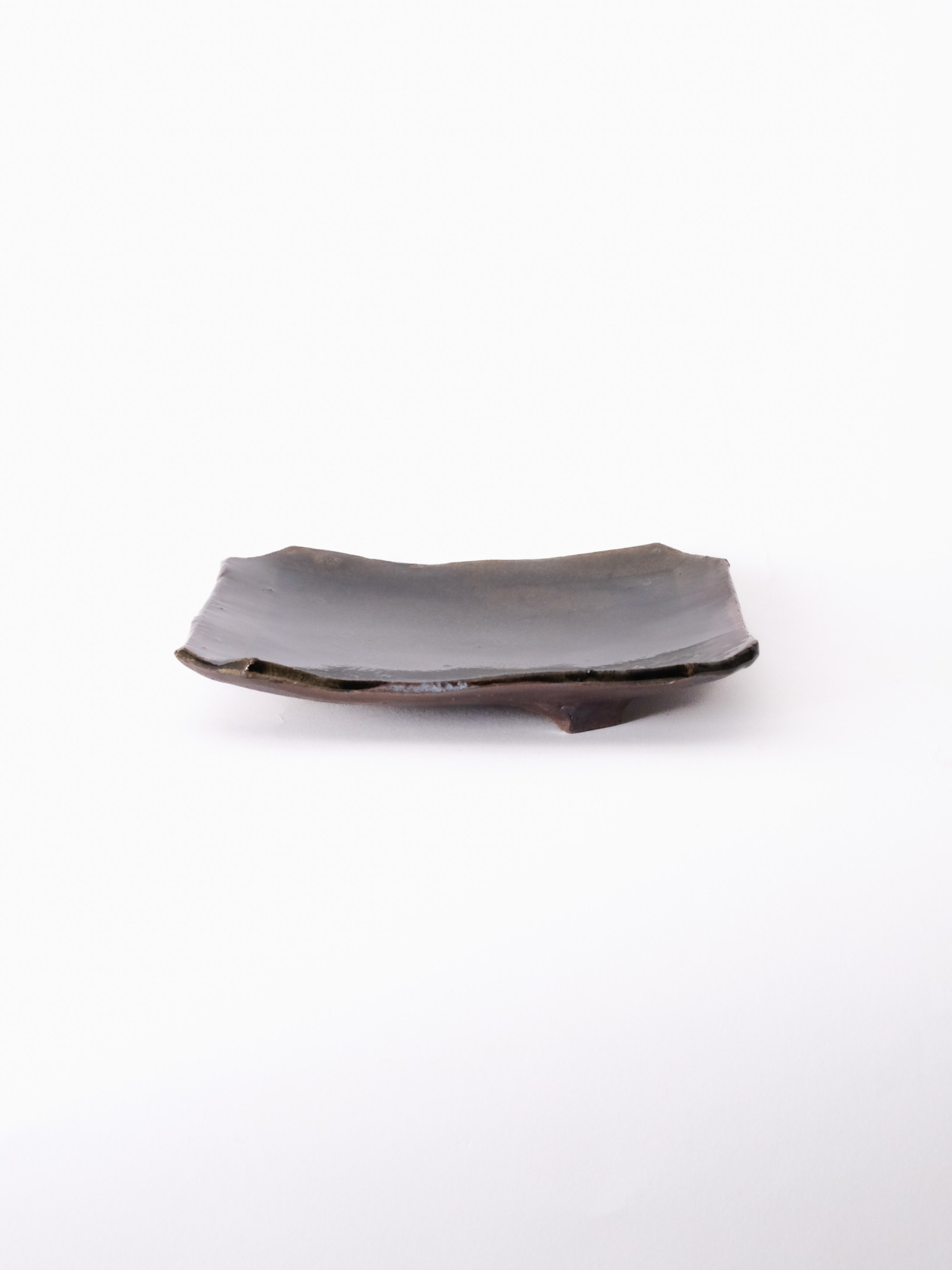 青灰隅切三ッ足皿