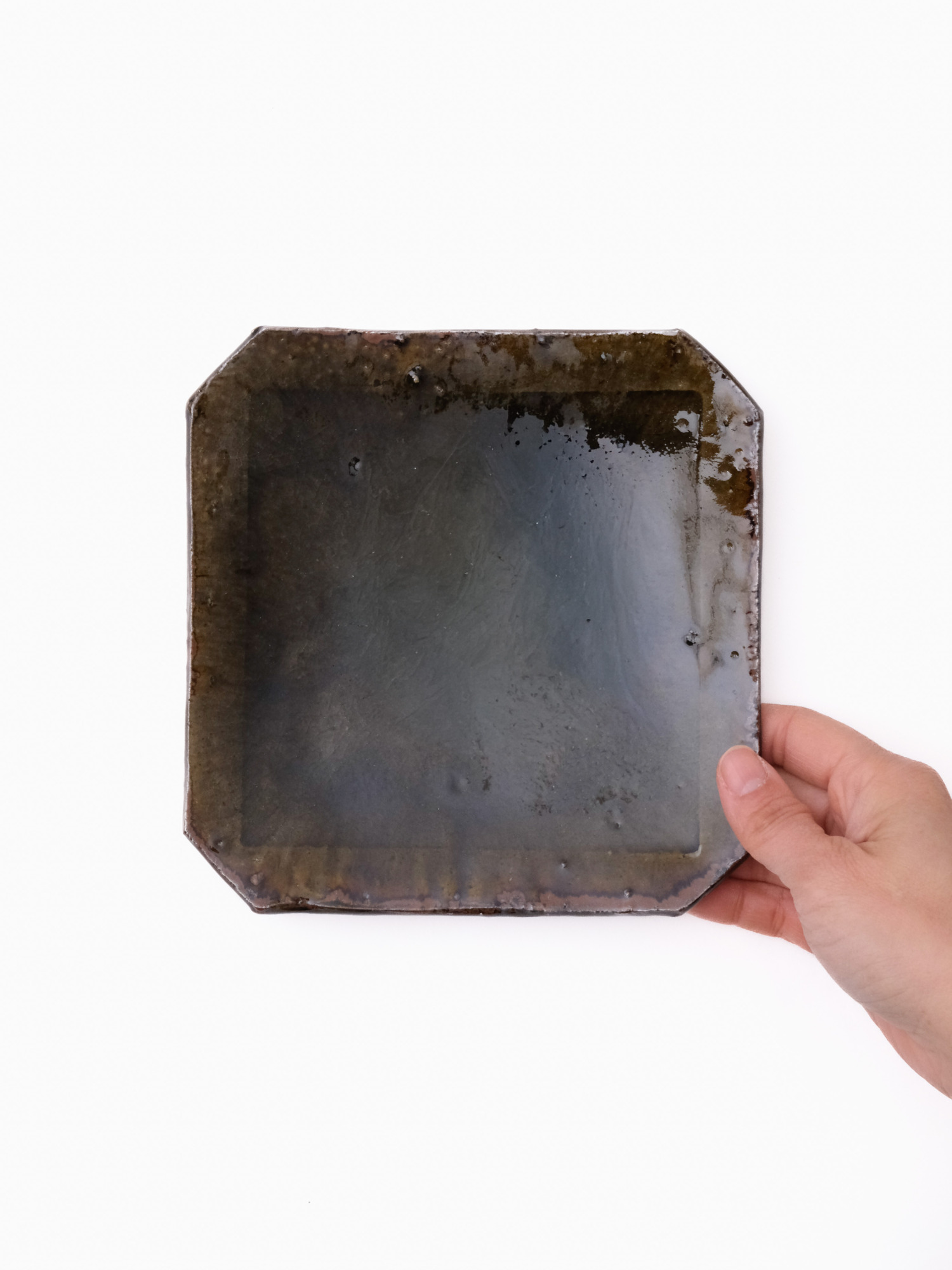 青灰隅切三ッ足皿