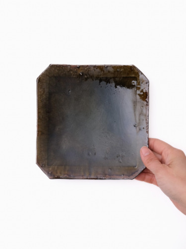 青灰隅切三ッ足皿