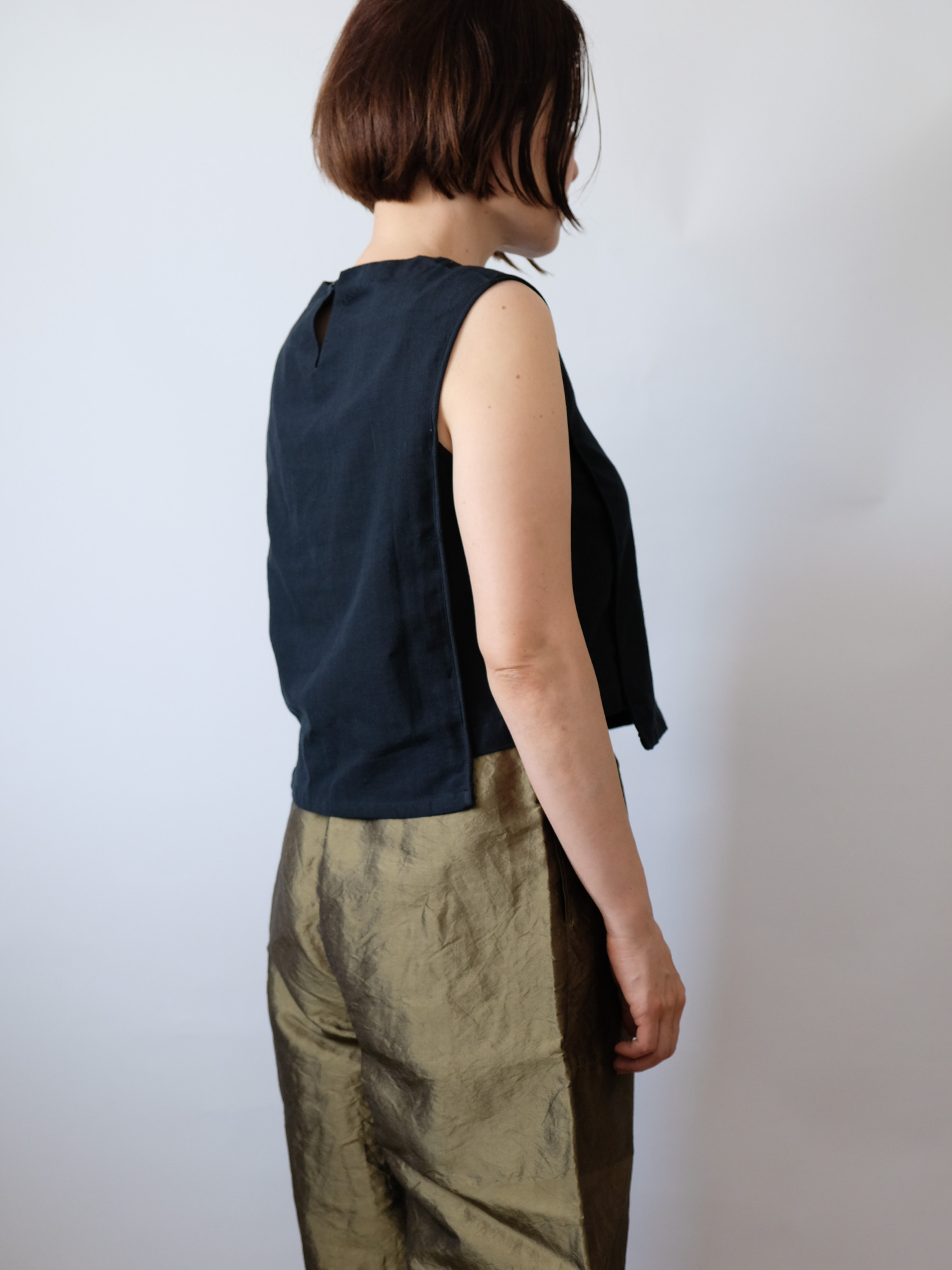 Hand Woven Sleeveless Top / Black