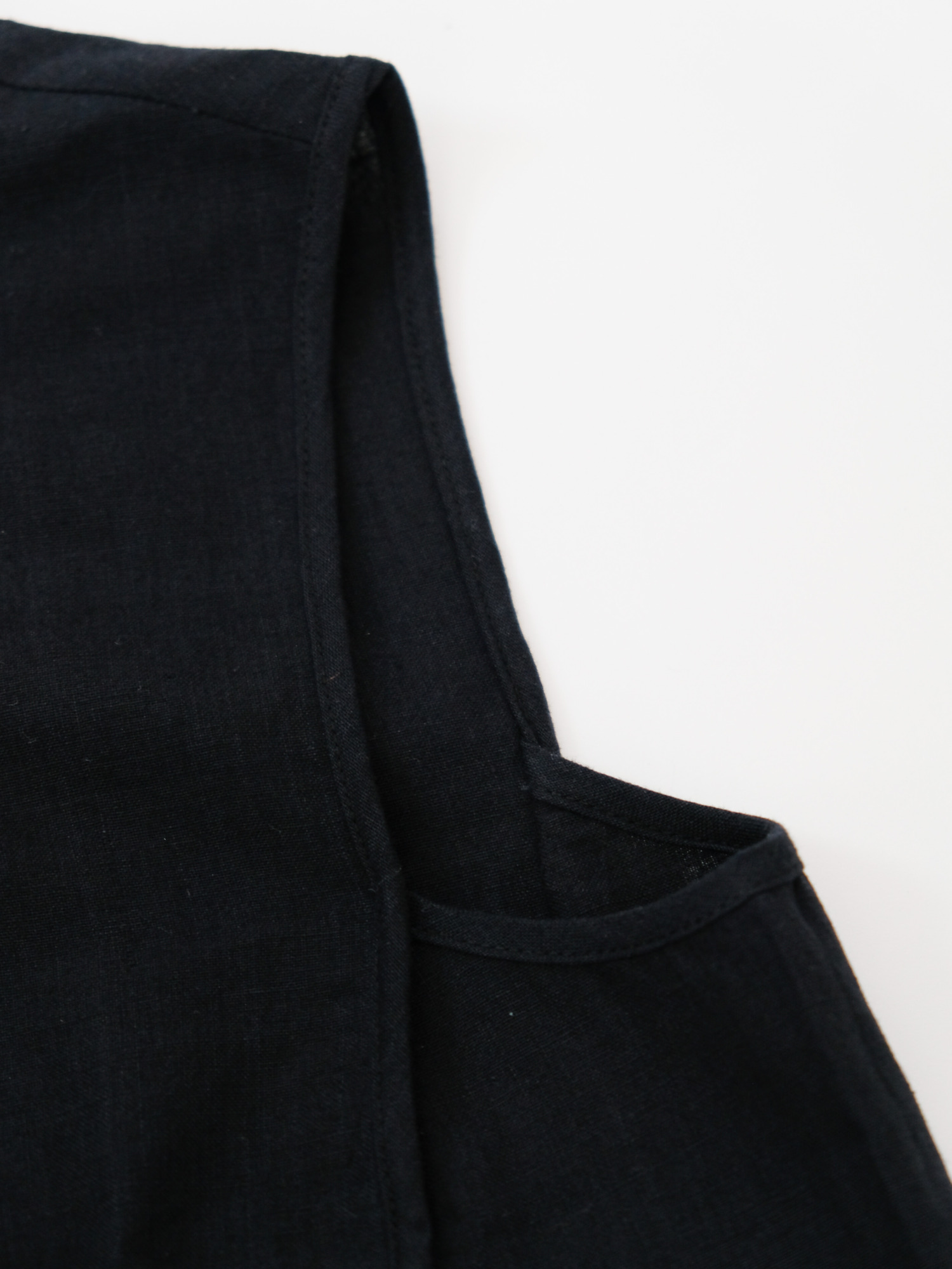 Hand Woven Sleeveless Top / Black