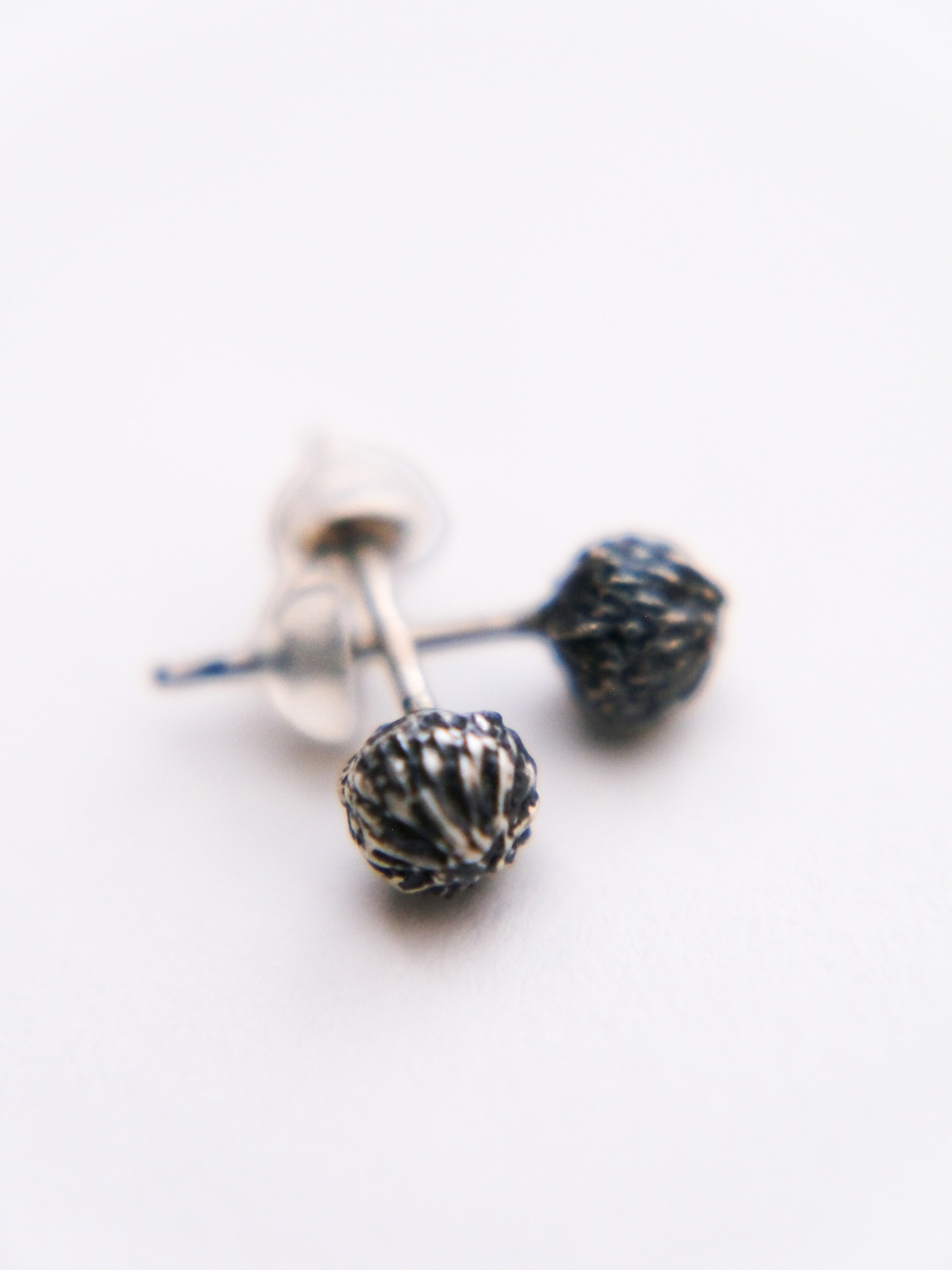 シルバーボールピアス