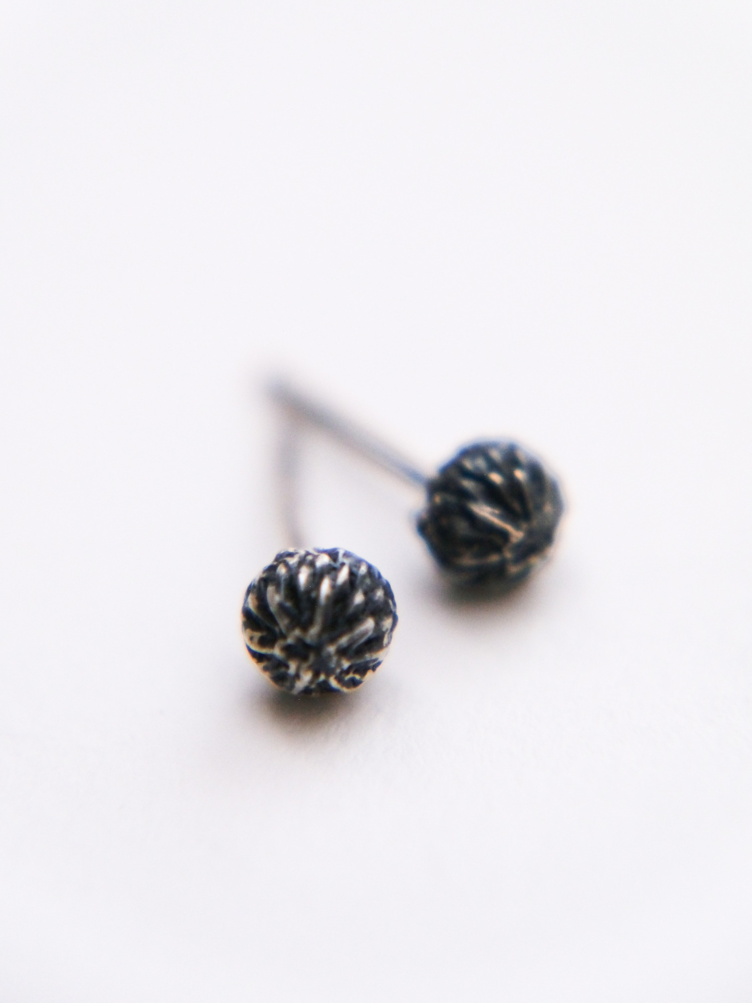 シルバーボールピアス