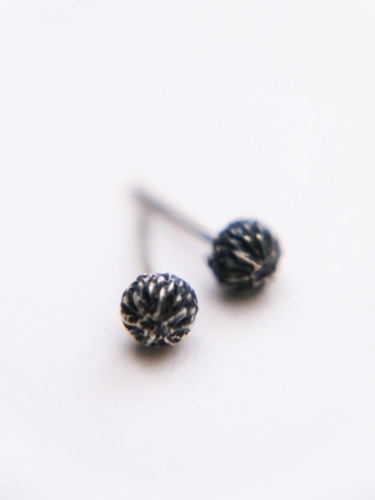 シルバーボールピアス