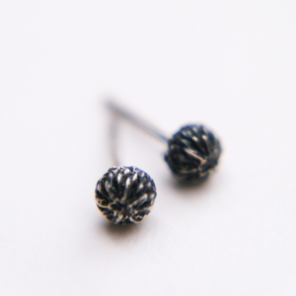 シルバーボールピアス