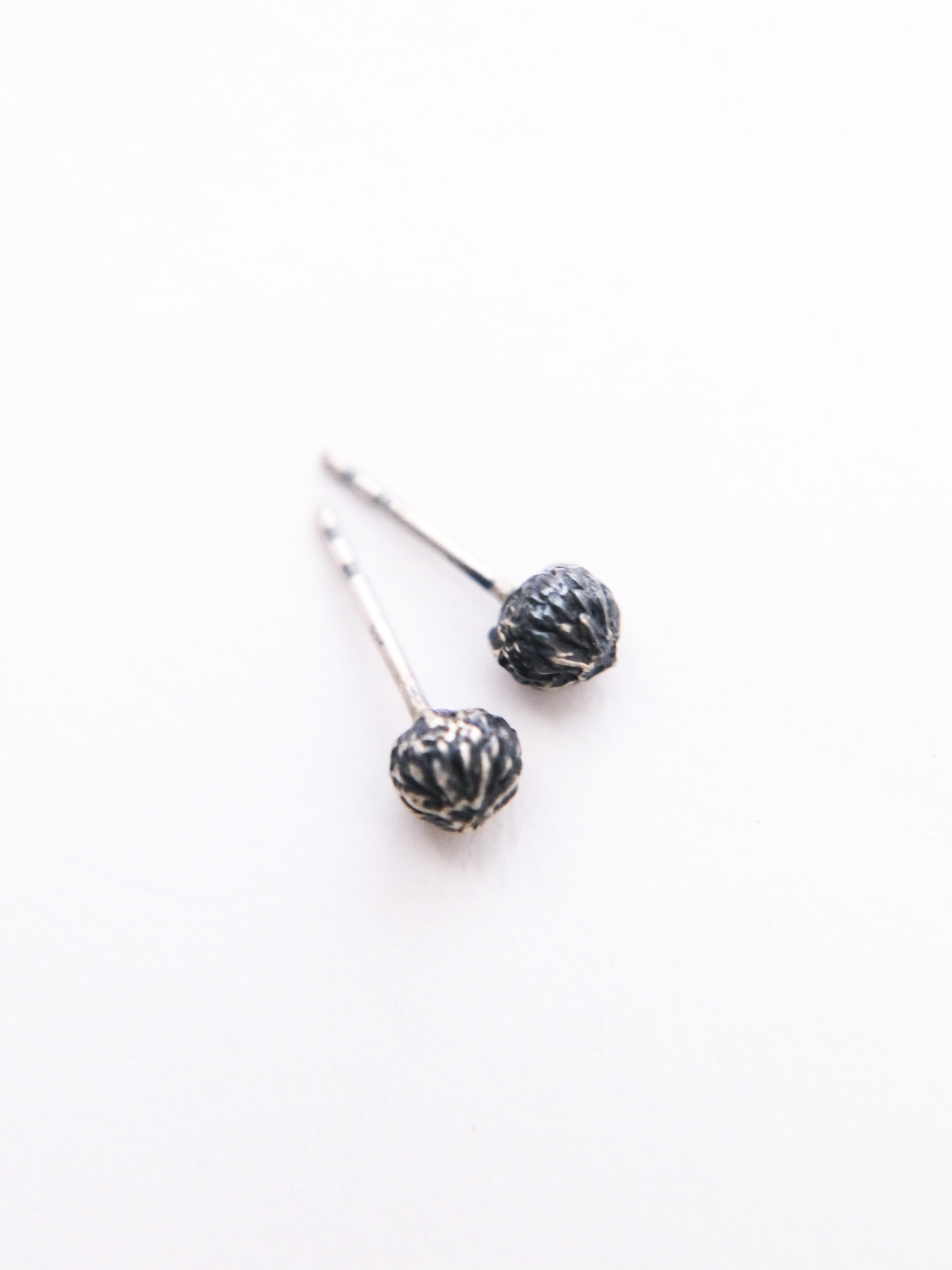 シルバーボールピアス