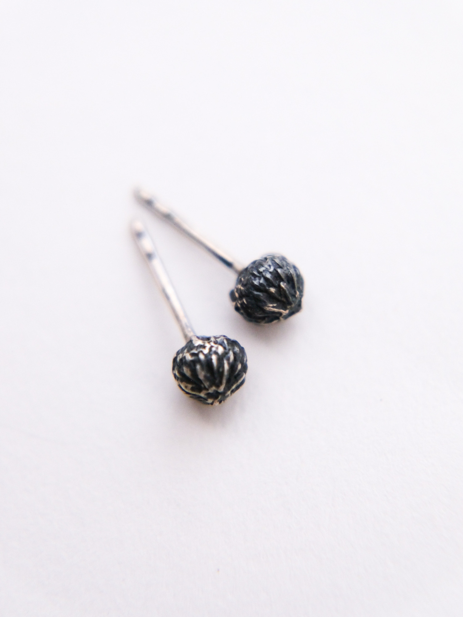 シルバーボールピアス